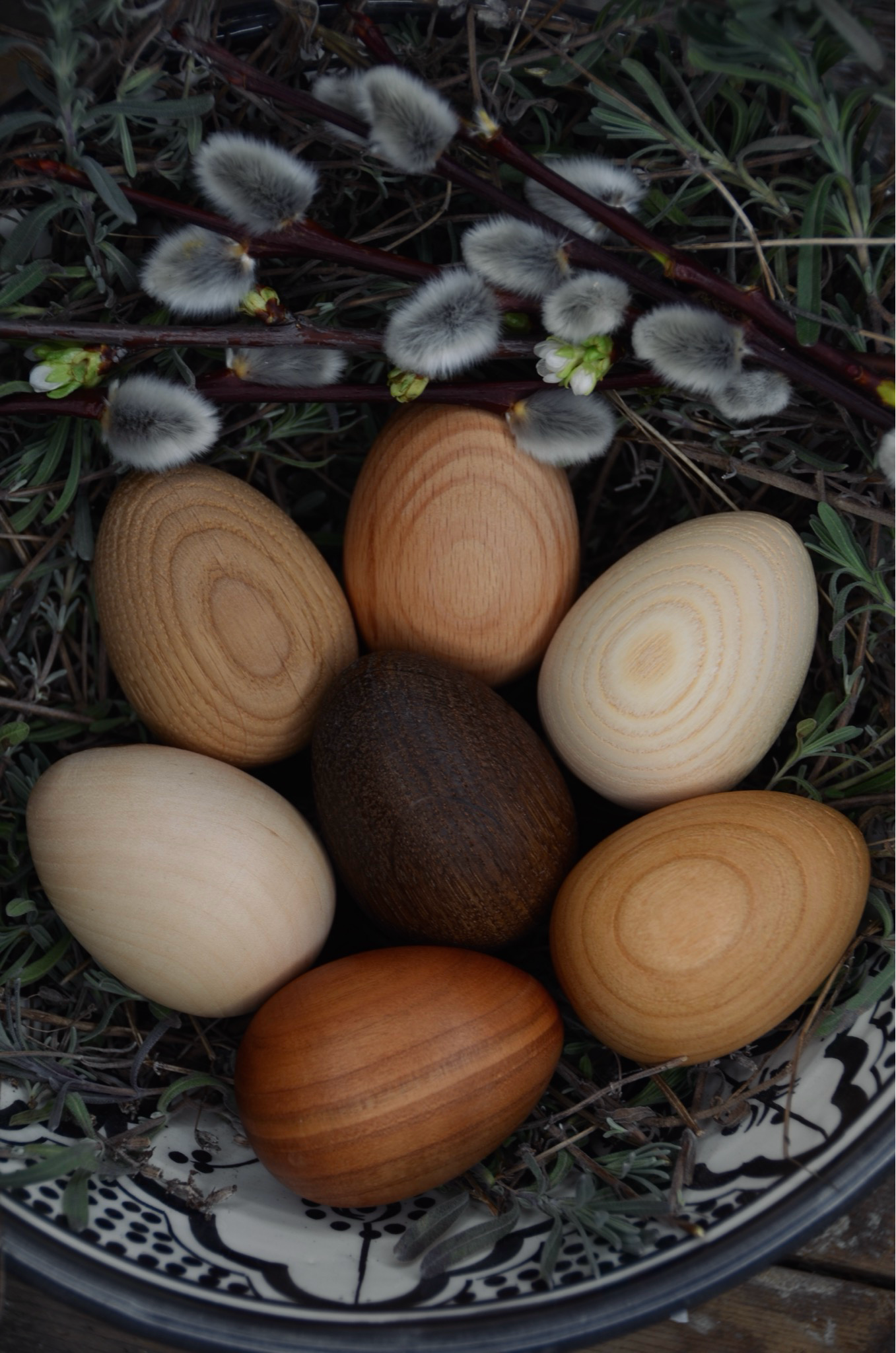 Handgefertigte Holzeier in Kirsche hell