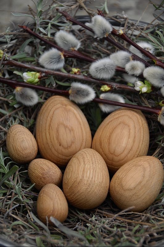 Handgefertigte Holzeier in Eiche