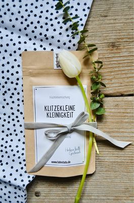 Tütchen Früchtetee “Klitzekleine Kleinigkeit”, in zwei Grössen Tütchen Früchtetee “Klitzekleine Kleinigkeit”, in zwei Grössen