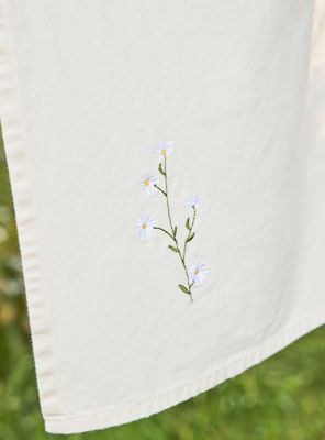 Geschirrtuch “Flora” mit Stickerei Margeriten, von IB Laursen Geschirrtuch “Flora” mit Stickerei Margeriten, von IB Laursen