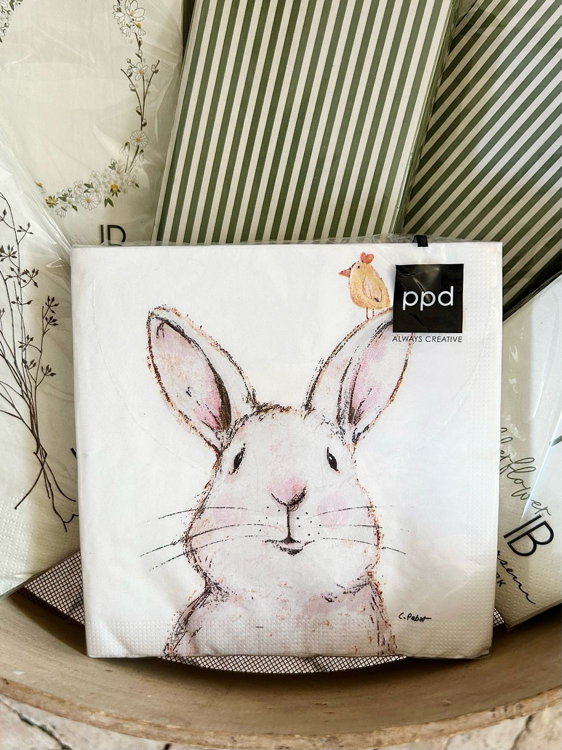 Caspari Papierservietten 'Häschen Und Buchsbaum' – Dreilagig, Umweltfreundlich & Auffällig Im Design, 15 Stück