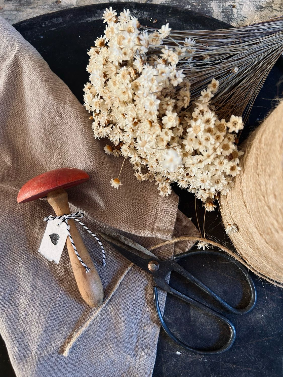 Alter Vintage Holzpilz handbemalt „Dunkelrotes Käppchen“ Glückspilz