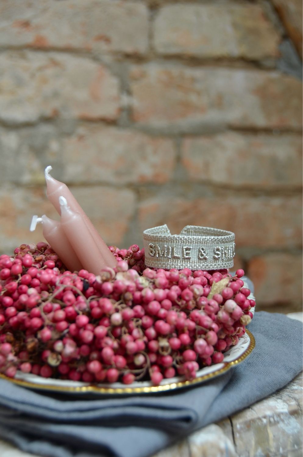 „Smile and shine“ gewebtes Armband in greige