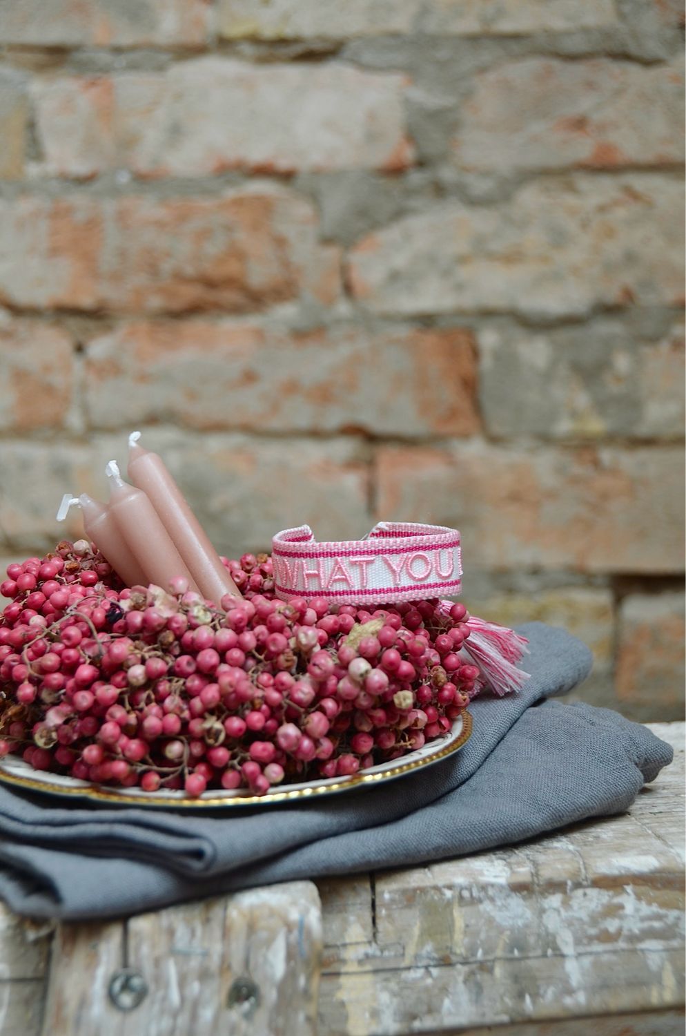 „Do what you love“ gewebtes Armband in rosa, pink und weiss