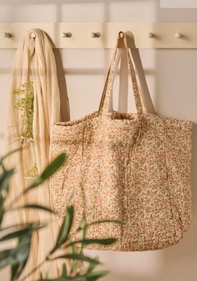 Wattierte Stofftasche von IB Laursen, Blumenmuster in rot, orange und grün