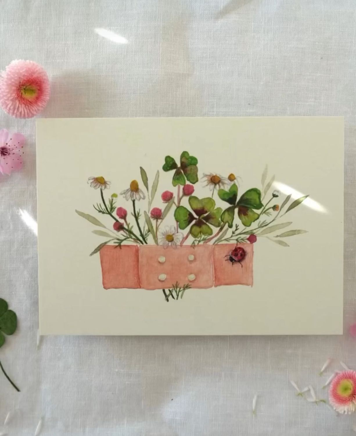 Postkarte „Gute Besserung“ mit Pflaster und Blümchen
