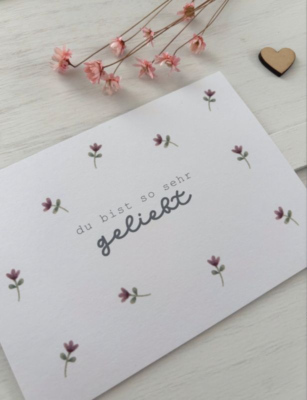 „Du bist so sehr geliebt“ Aquarell Postkarte handgezeichnet, mit Streublümchen „Du bist so sehr geliebt“ Aquarell Postkarte handgezeichnet, mit Streublümchen