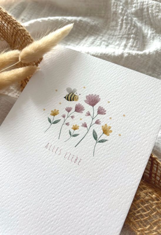 „Alles Liebe“ Aquarell Postkarte handgezeichnet, mit Biene und Blumenwiese „Alles Liebe“ Aquarell Postkarte handgezeichnet, mit Biene und Blumenwiese
