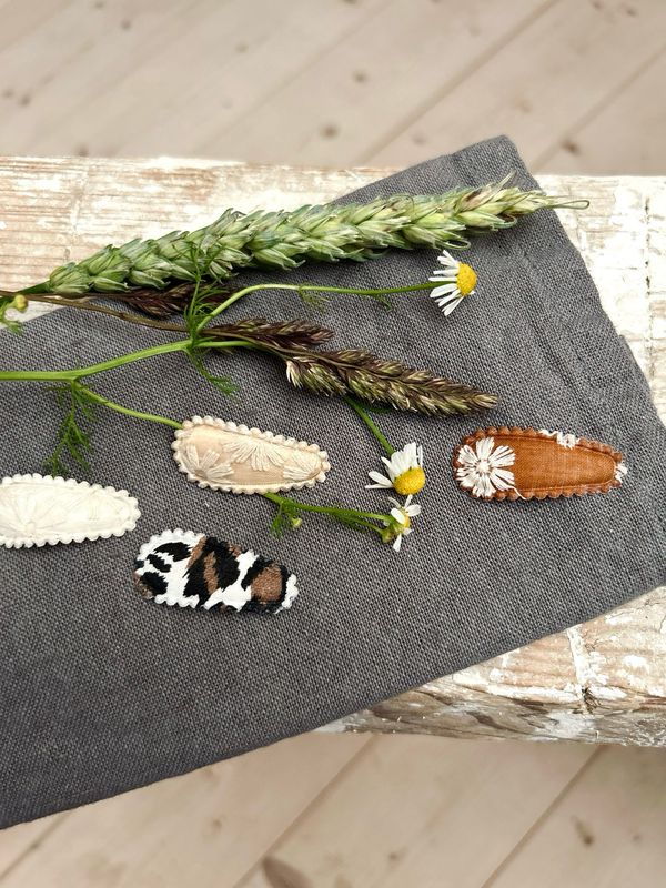 Kleine Haarspange aus Stoff, einzeln Kleine Haarspange aus Stoff, einzeln