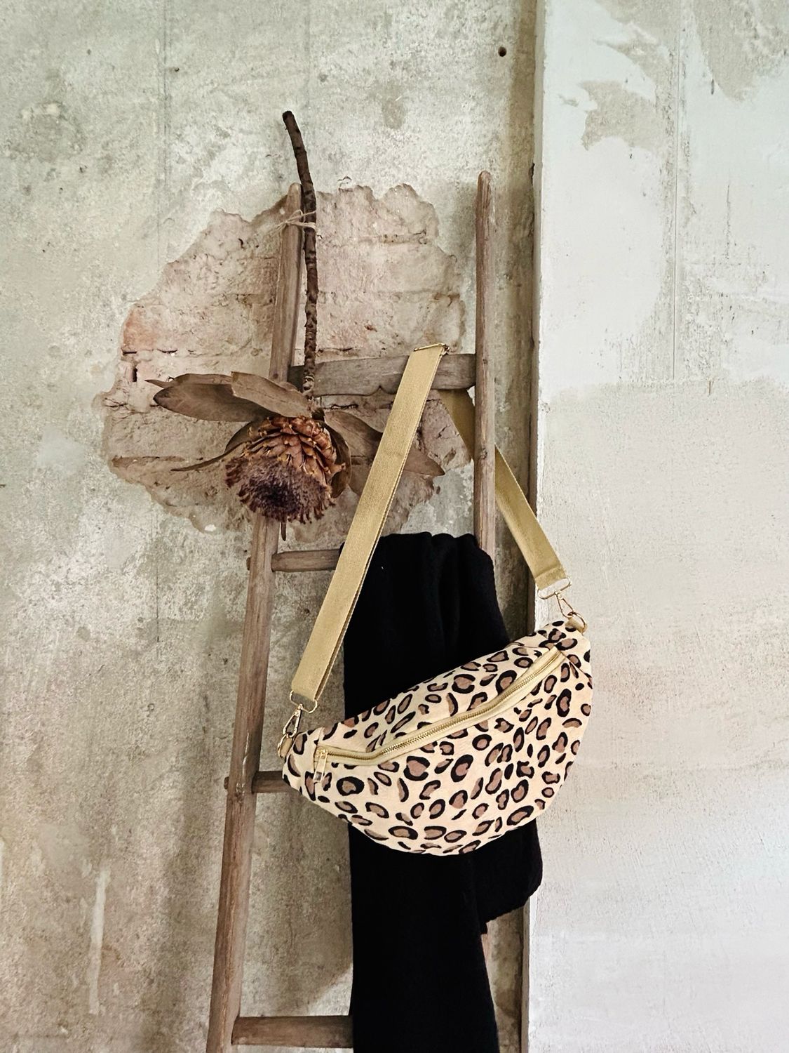 Umhängetasche „Leo“ Cross Body Bag in beige