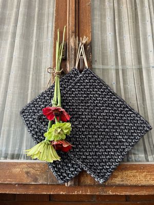 Handgemachtes Topflappen Set in dunkelgrau