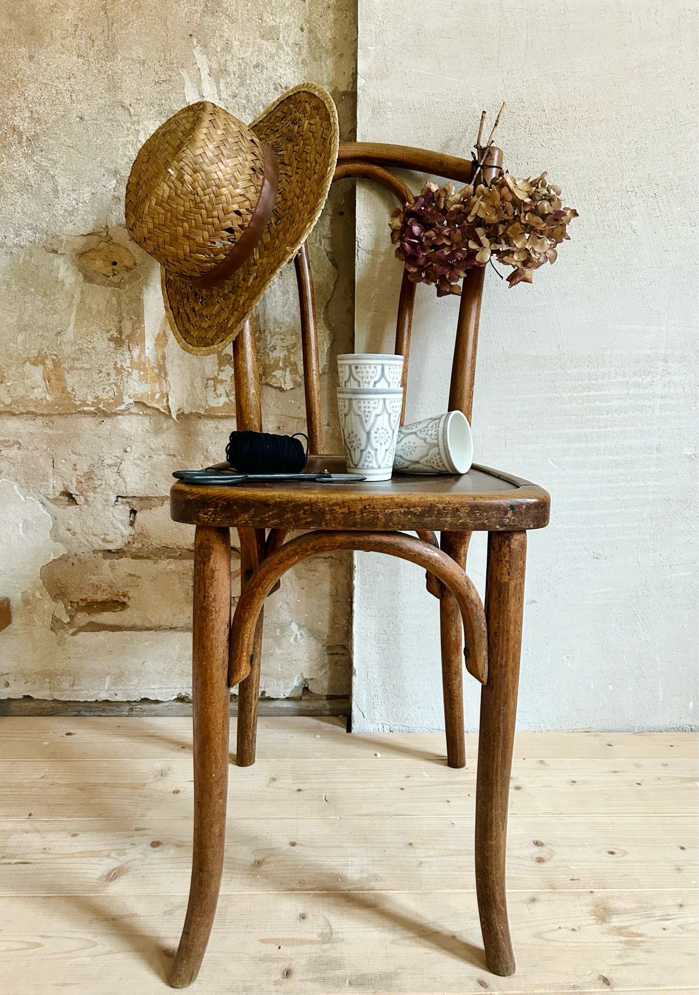 Handgemachte marokkanische Keramikbecher „Luna“, Muster grau