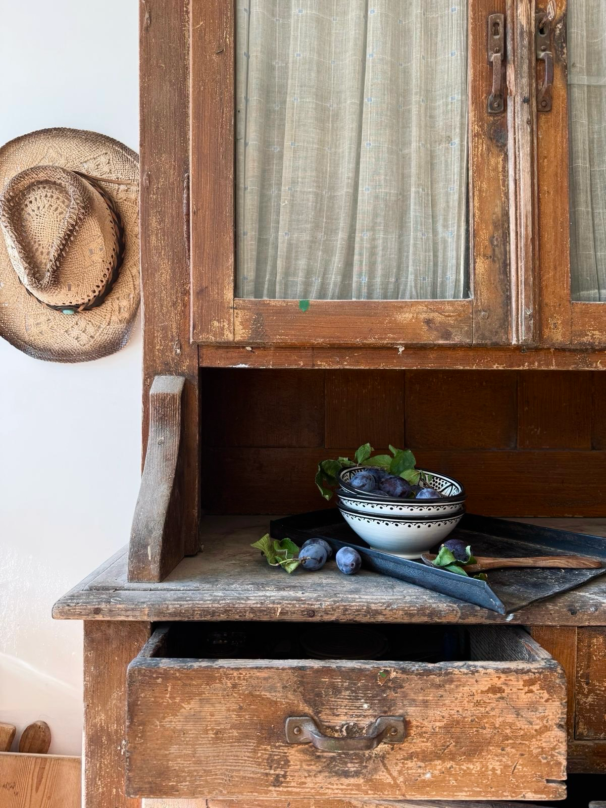 Handgemachte marokkanische Keramikschale „Ilvi“, Muster schwarz