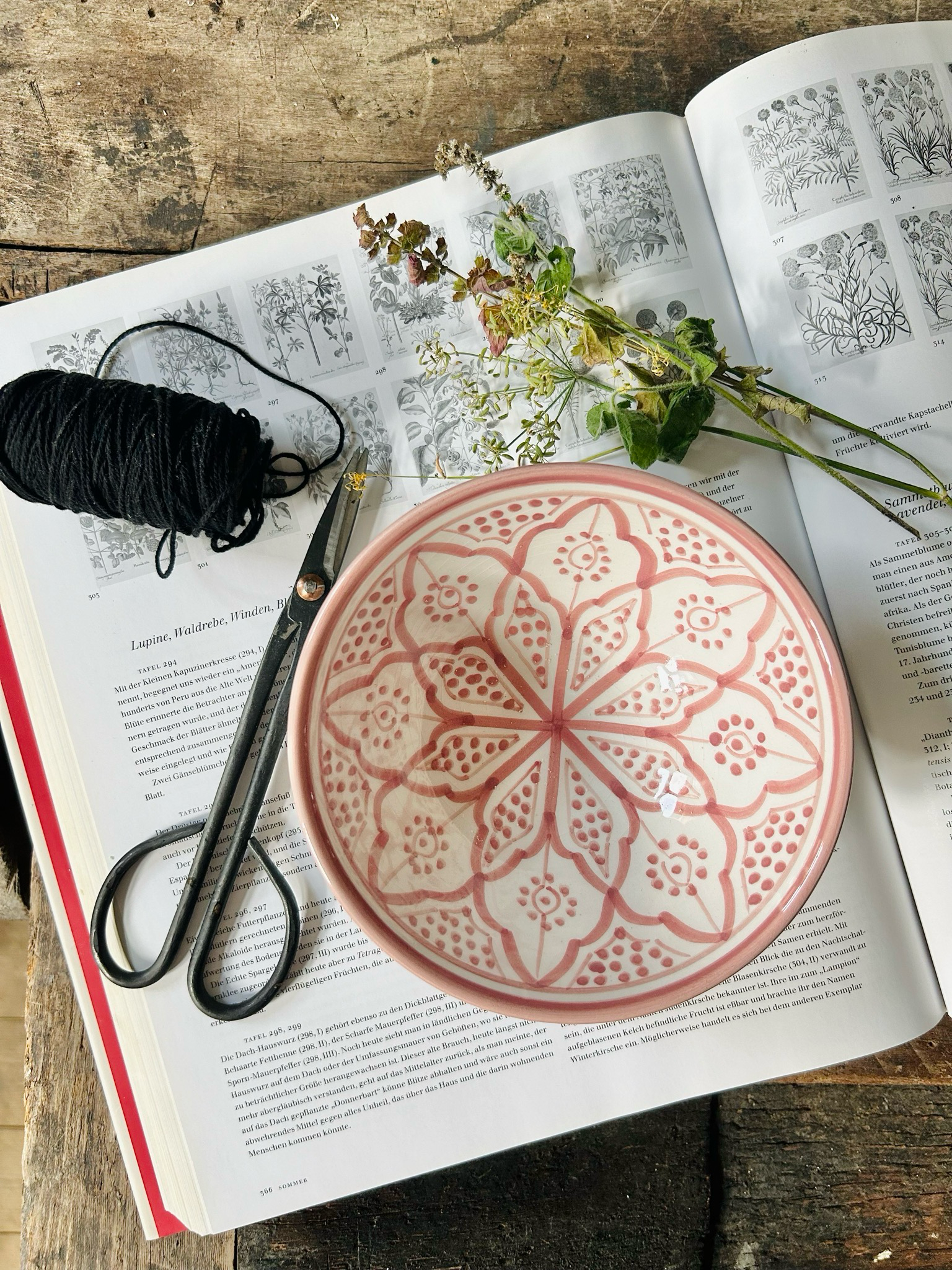 Handgemachte marokkanische Keramikschale „Ilvi“, Muster rosa