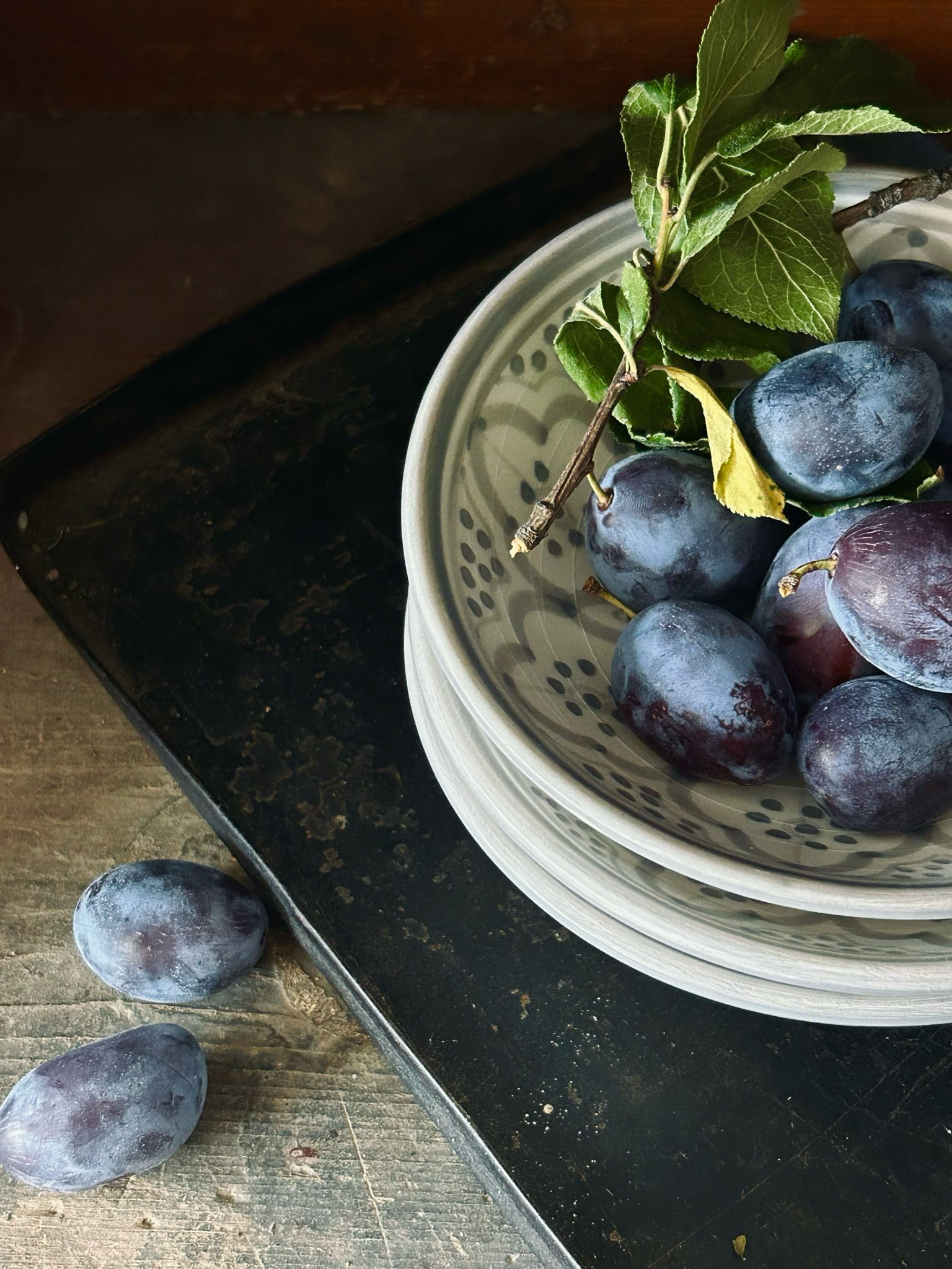 Handgemachte marokkanische Keramikschale „Ilvi“, Muster grau