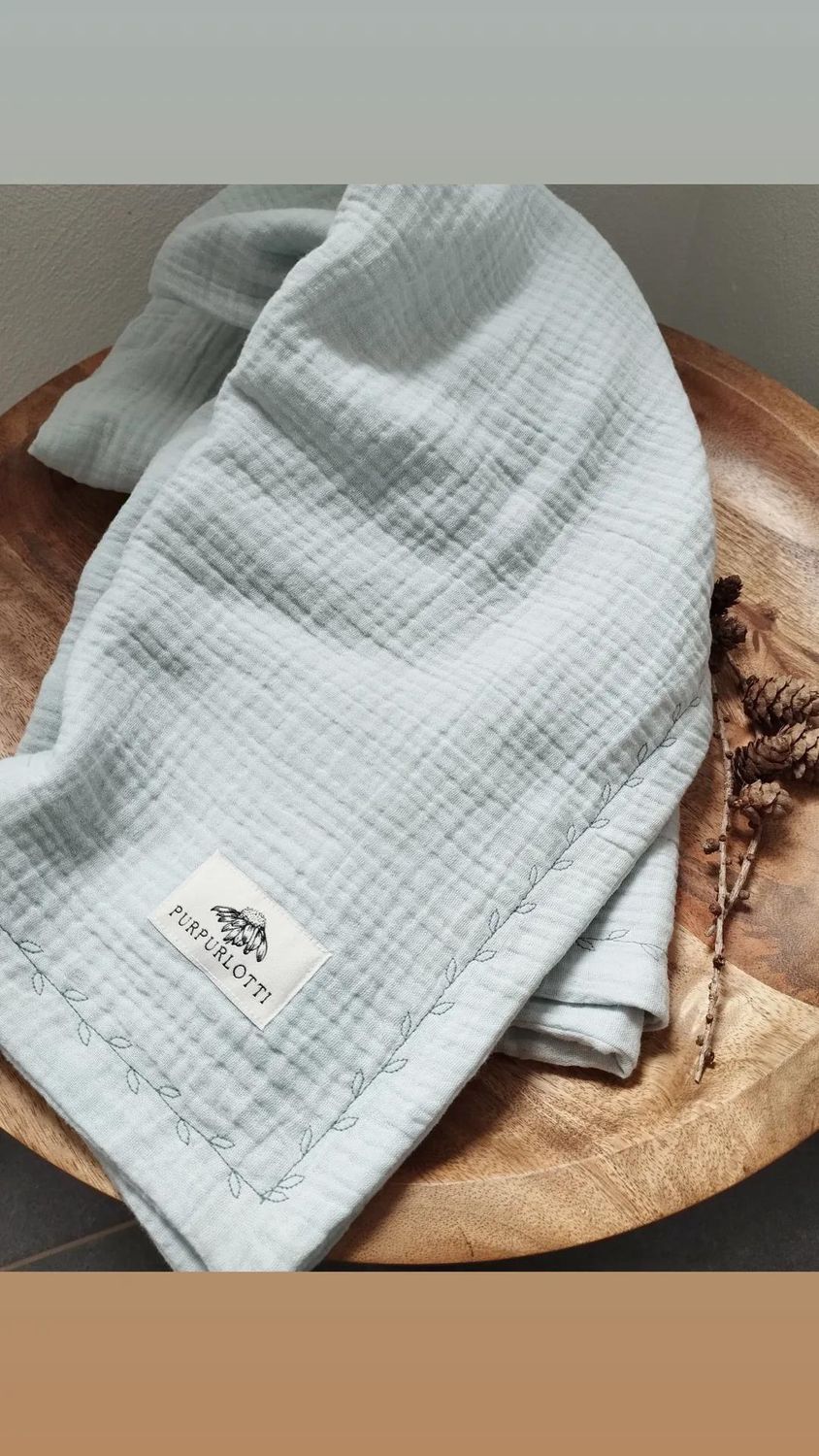 Handgemachte Baby Musselindecke, in Mint