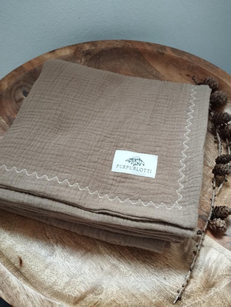 Handgemachte Baby Musselindecke, in Braun