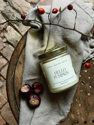 Duftkerze „Hello Pumpkin“ aus USA, im Weissglas