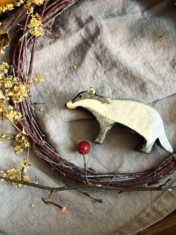 Handgemachtes Holztier „Dachs“ aus dem Allgäu Handgemachtes Holztier „Dachs“ aus dem Allgäu