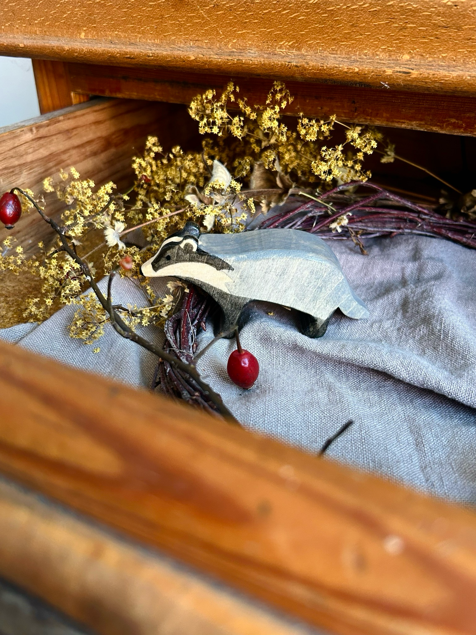 Handgemachtes Holztier „Dachs“ aus dem Allgäu