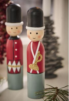 Gardist m/Trompete stehend