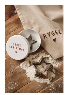Metalldose „Merry Christmas“ mit drei Sternen Keksausstechern von Ib Laursen
