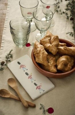 Winterliche Papierserviette „Gardisten“, von Ib Laursen Winterliche Papierserviette „Gardisten“, von Ib Laursen