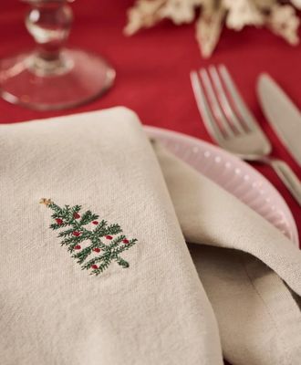 Stoffserviette „Tradition“ mit Tannenbaum von Ib Laursen Stoffserviette „Tradition“ mit Tannenbaum von Ib Laursen