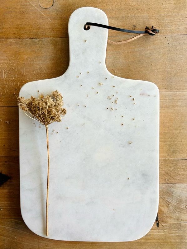 Grosses Marmor Schneidebrett von Bloomingville, in weiss Grosses Marmor Schneidebrett von Bloomingville, in weiss