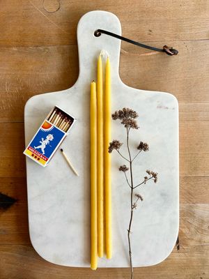 Handgezogene Honigkerze lang, einzeln Handgezogene Honigkerze lang, einzeln