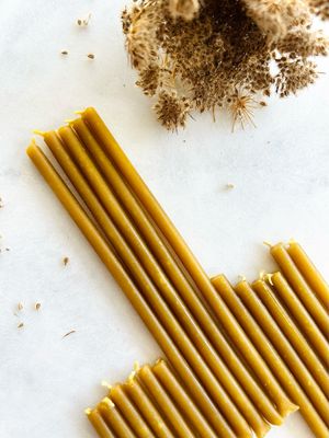 Kleine handgezogene Bienenwachskerzen, einzeln