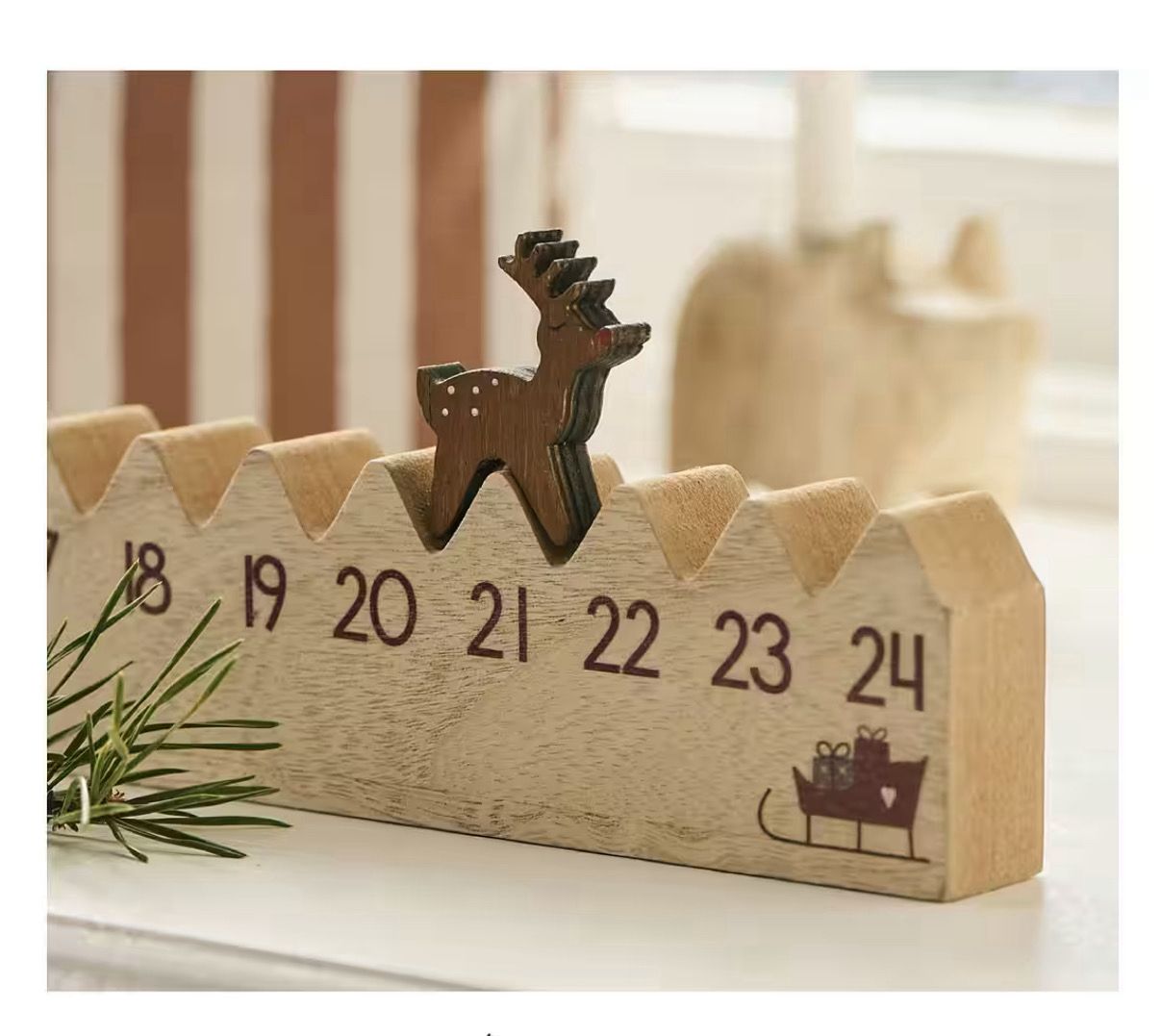 Adventskalender aus Holz „Gehendes Rentier“, von Ib Laursen