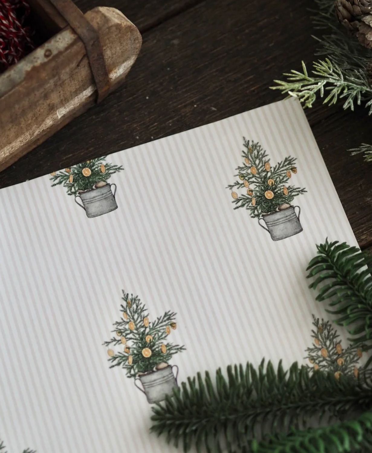 Weihnachtliches Geschenkpapier „Tannenbaum“ von Frollein Lücke