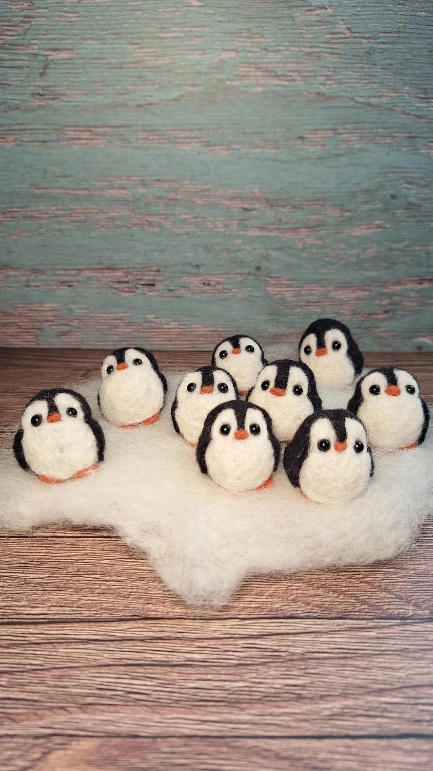 Handgefilzter Pinguin, schwarz