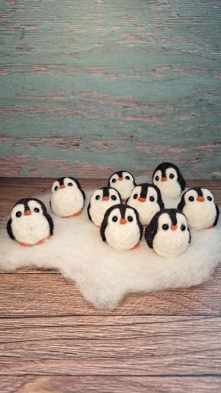 Handgefilzter Pinguin, schwarz Handgefilzter Pinguin, schwarz