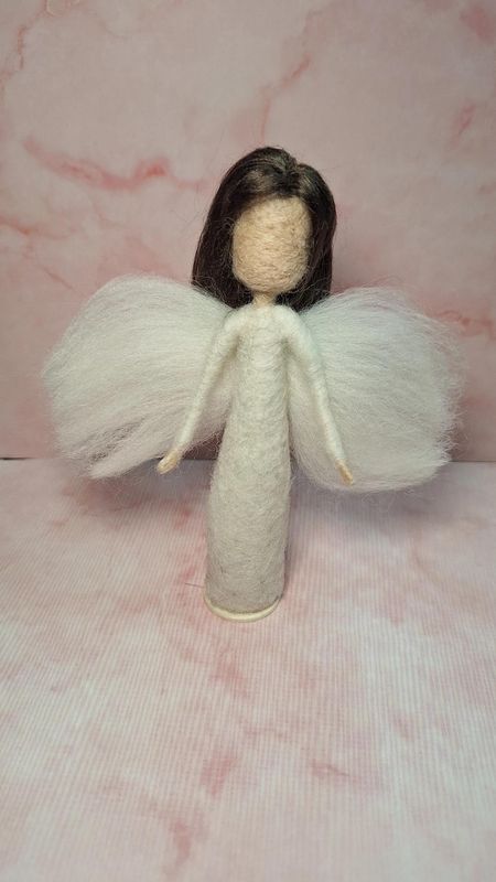 Handgefilzter Engel, dunkelbraune lange Haare Handgefilzter Engel, dunkelbraune lange Haare