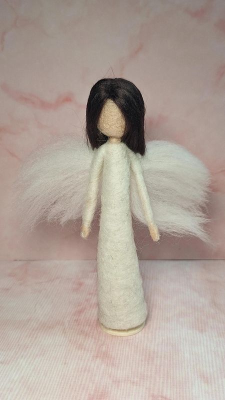 Handgefilzter Engel, dunkelbraune kurze Haare Bob Handgefilzter Engel, dunkelbraune kurze Haare Bob