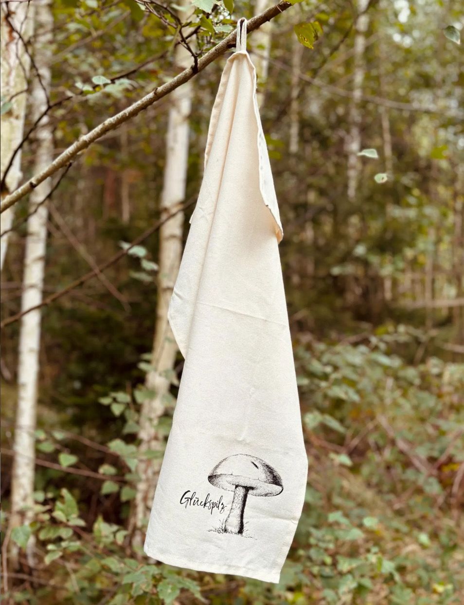Geschirrtuch aus weisser Baumwolle „Glückspilz“ handbedruckt Siebdruck