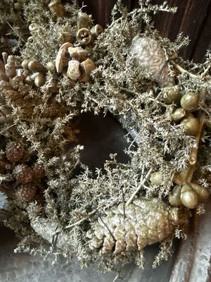 Asparaguskranz „Winter“ mit Zapfen und Früchten, gewachst