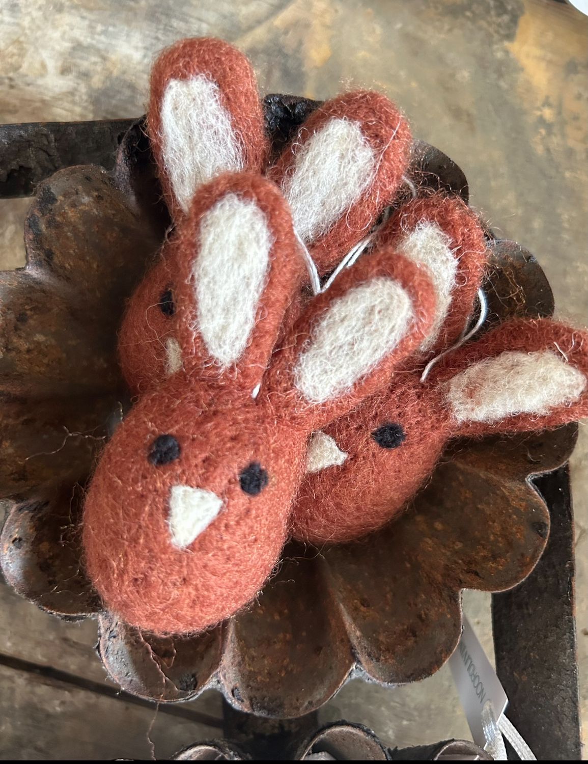 Anhänger „Filzhäschen“, in braun