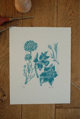 Handgefertigter Linoldruck „Frühlingsblumen“, in petrol