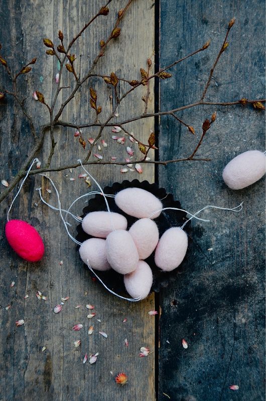 Ostereier aus Filz zum Aufhängen, in hellrosa Ostereier aus Filz zum Aufhängen, in hellrosa