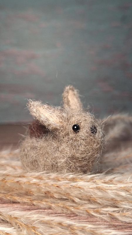 Handgefilztes Häschen, in braun