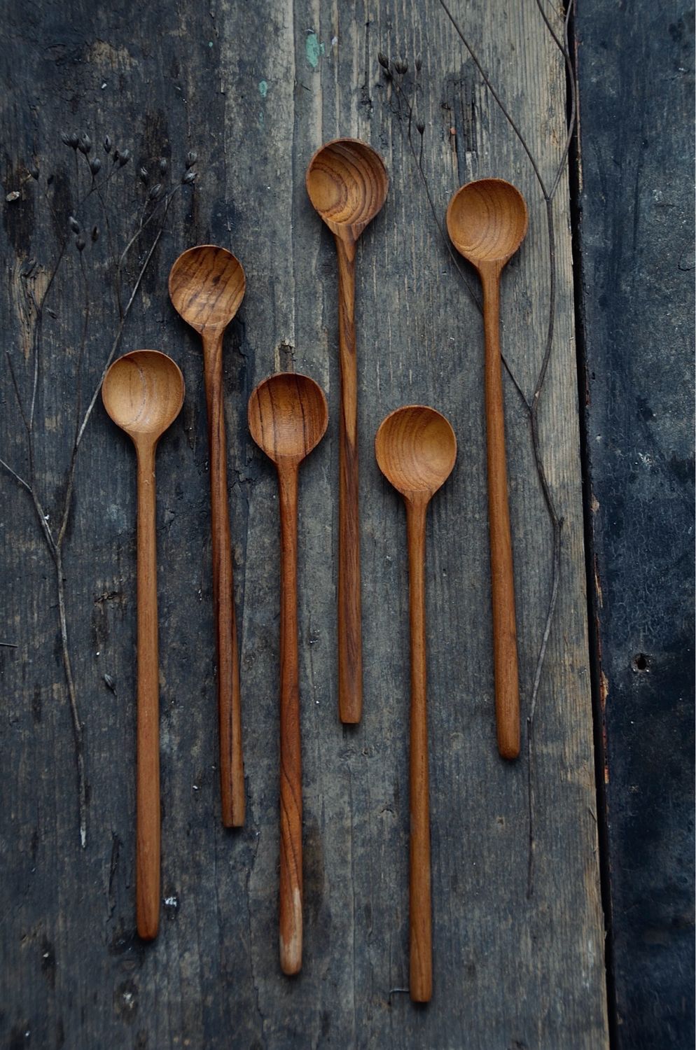Gerade schmale Holzlöffel, handgemacht