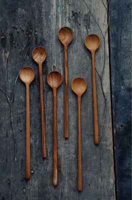 Gerade schmale Holzlöffel, handgemacht