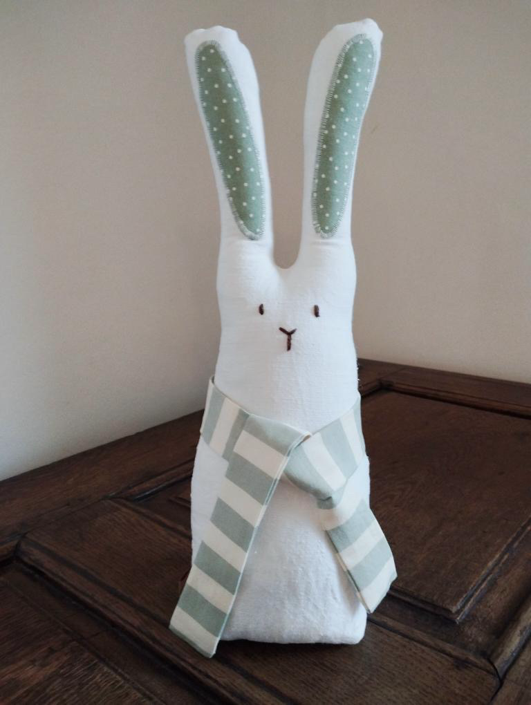 Grosse Stoffhäschen aus altem Leinen, verschiedene Designs