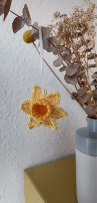 Gehäkelte Narzisse zum Aufhängen