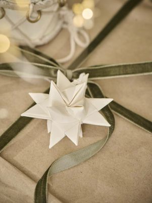 Geschenkband aus Veloursamt in moosgrün, Ib Laursen Geschenkband aus Veloursamt in moosgrün, Ib Laursen