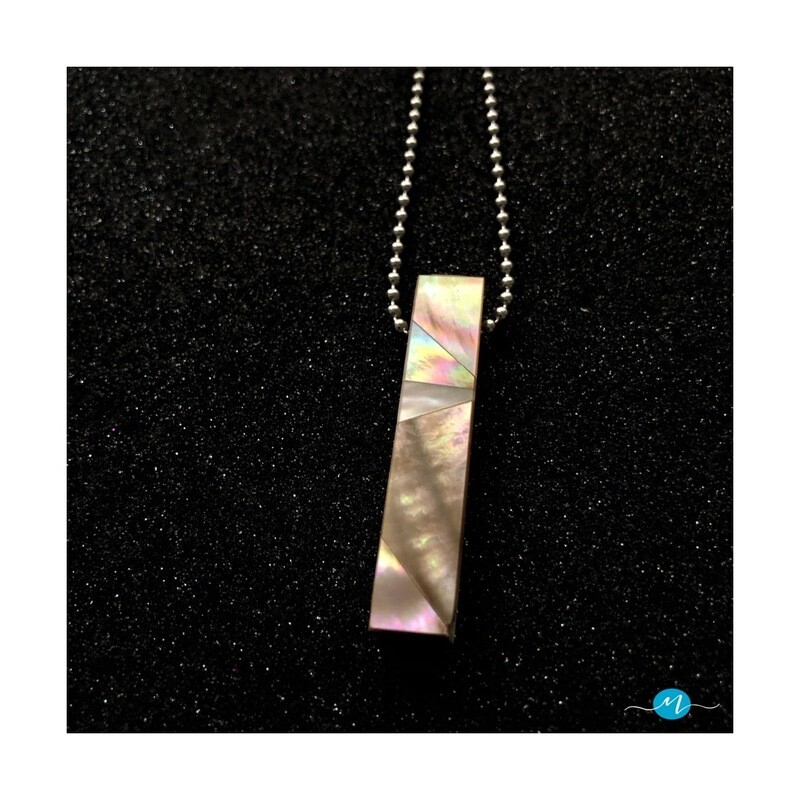 Collar de nácar plateado