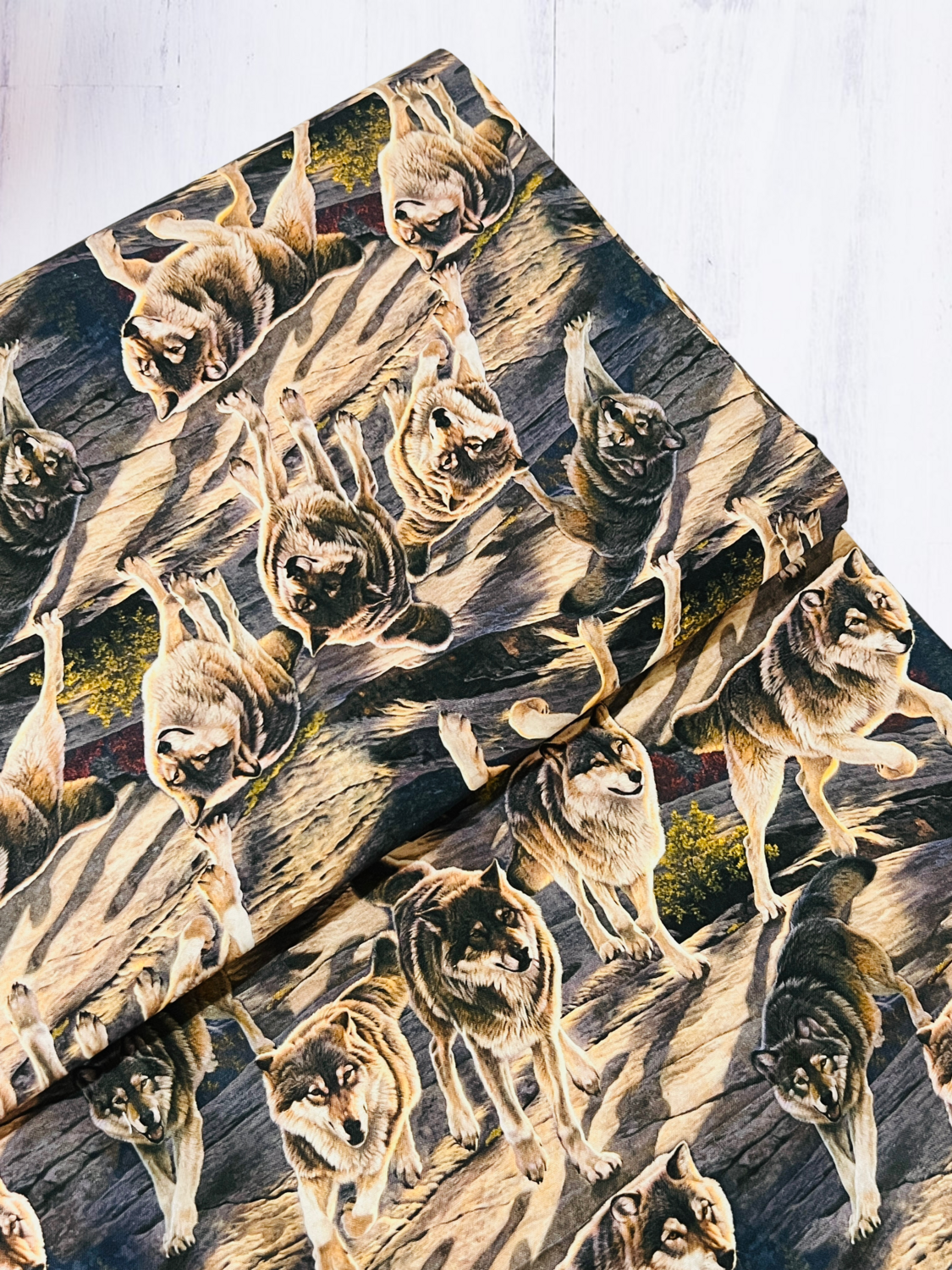 Running Wolves | Quilting Cotton | 112cm wide